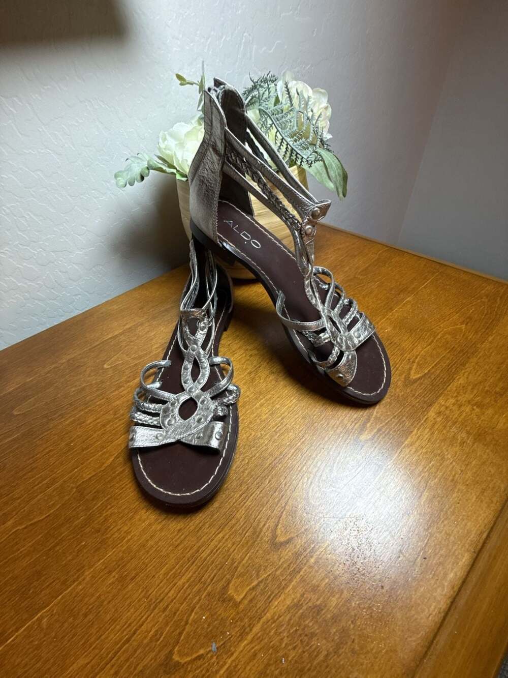 Aldo Gladiator Sandals Size 7 Silver Metallic Strappy Zip Back